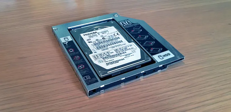 قرار دادن هارد HDD یا SSD را در Caddy