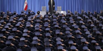 مذاکره با آمریکا هوشمندانه و شرافتمندانه نیست