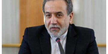 همگام با نیروهای مسلح از هیچ کوششی برای احقاق حقوق ایرانیان فروگذار نخواهیم کرد