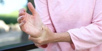 پوکی استخوان اغلب بدون علامت است