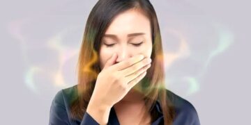 چرا با وجود مسواک زدن باز هم دهانمان بوی بد میدهد؟