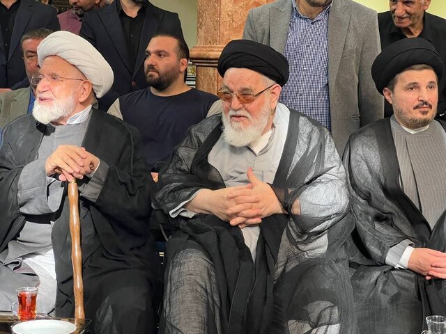 حضور خبرساز خاتمی و کروبی در یک مراسم ختم + عکس