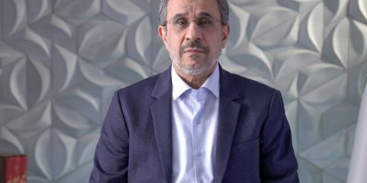 تصاویری جدید از احمدی نژاد در یک گردهمایی/ ماجرا چه بود؟